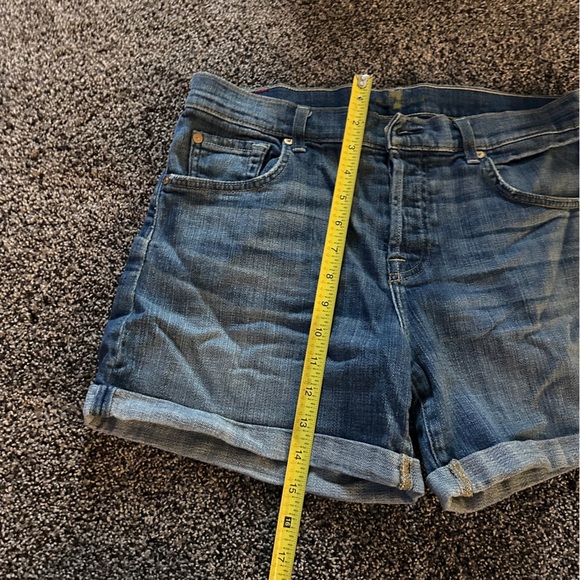 7 For All Mankind Denim Shorts Cuffed Mid Rise Blue Distressed Size 28 Summer - Picture 9 of 12